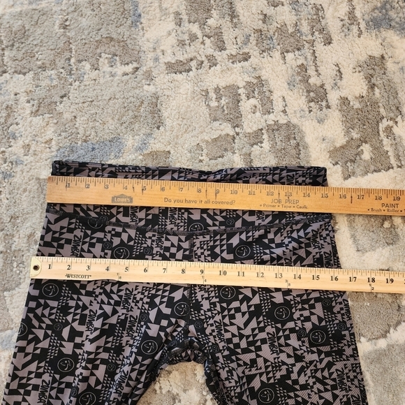 Zumba cropped leggings.  Size medium - Picture 16 of 16